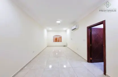 Apartment - 3 Bedrooms - 3 Bathrooms for rent in Umm Ghuwailina 4 - Umm Ghuwailina - Doha