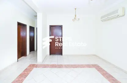 Apartment - 2 Bedrooms - 3 Bathrooms for rent in Umm Al Seneem Street - Ain Khaled - Doha