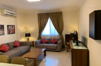 Apartment - 2 Bedrooms - 2 Bathrooms for rent in Umm Ghuwalina - Umm Ghuwailina - Doha