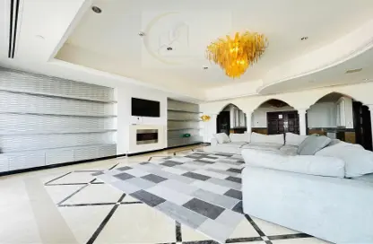 Penthouse - 4 Bedrooms - 6 Bathrooms for rent in Viva West - Viva Bahriyah - The Pearl Island - Doha