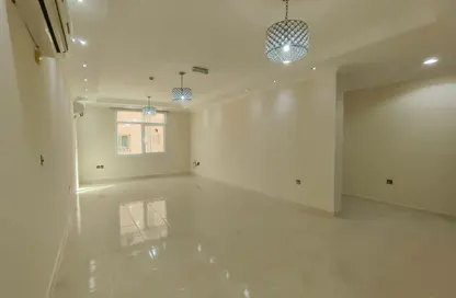 Apartment - 2 Bedrooms - 2 Bathrooms for rent in Anas Street - Fereej Bin Mahmoud North - Fereej Bin Mahmoud - Doha