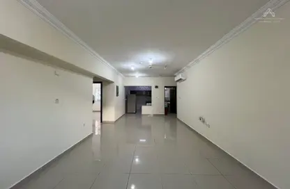 Apartment - 2 Bedrooms - 2 Bathrooms for rent in Umm Ghuwailina 4 - Umm Ghuwailina - Doha