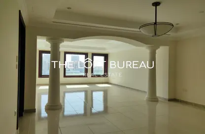 Townhouse - 2 Bedrooms - 3 Bathrooms for rent in Tower 8 - Porto Arabia - The Pearl Island - Doha