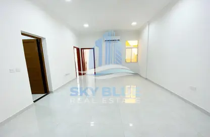 Apartment - 2 Bedrooms - 2 Bathrooms for rent in Al Aziziyah - Al Aziziyah - Doha