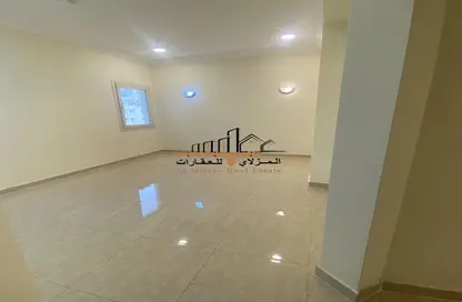 Apartment - 2 Bedrooms - 2 Bathrooms for rent in Bin Dirham 5 - Al Mansoura - Doha