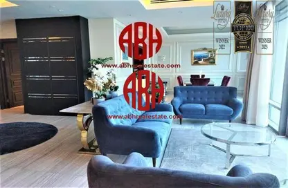 Villa - 5 Bedrooms - 5 Bathrooms for rent in Tower 11 - Abraj Quartiers - The Pearl Island - Doha