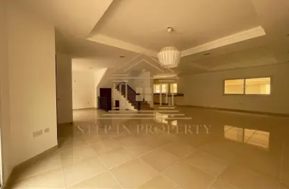 Villa - 3 Bedrooms - 4 Bathrooms for rent in Umm Al Seneem Street - Ain Khaled - Doha