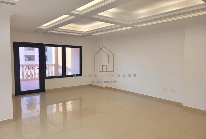 Apartment - 2 Bedrooms - 3 Bathrooms for sale in West Porto Drive - Porto Arabia - The Pearl Island - Doha