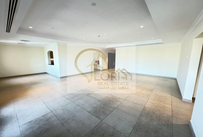 Apartment - 2 Bedrooms - 3 Bathrooms for rent in East Porto Drive - Porto Arabia - The Pearl Island - Doha