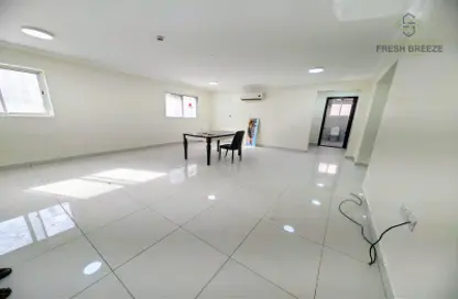 Apartment - 2 Bedrooms - 3 Bathrooms for rent in Umm Ghuwalina - Umm Ghuwailina - Doha