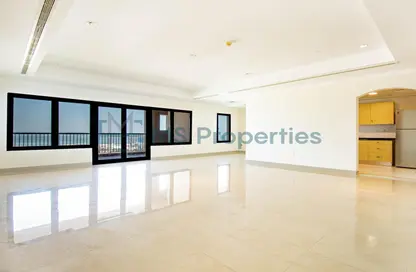 Apartment - 2 Bedrooms - 3 Bathrooms for sale in West Porto Drive - Porto Arabia - The Pearl Island - Doha