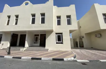 Villa - 4 Bedrooms - 4 Bathrooms for rent in Umm Al Seneem Street - Ain Khaled - Doha