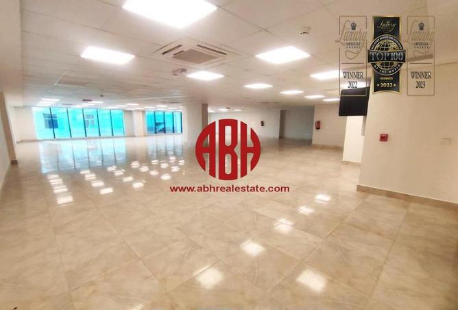 Office Space - Studio - 2 Bathrooms for rent in Al Jassim Tower - Fereej Bin Mahmoud South - Fereej Bin Mahmoud - Doha