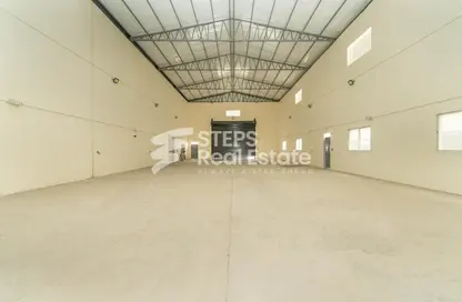 Warehouse - Studio - 6 Bathrooms for rent in East Industrial Street - Birkat Al Awamer - Al Wakra