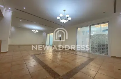 Compound - 3 Bedrooms - 4 Bathrooms for rent in Al Nasr Street - Al Nasr - Doha