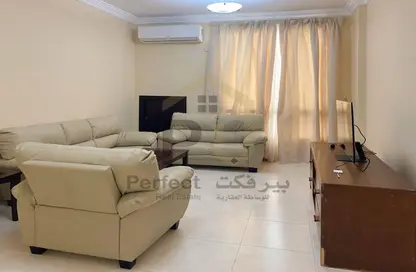 Apartment - 2 Bedrooms - 3 Bathrooms for rent in Anas Street - Fereej Bin Mahmoud North - Fereej Bin Mahmoud - Doha