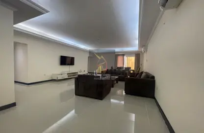 Compound - 3 Bedrooms - 3 Bathrooms for rent in Al Nasr Street - Al Nasr - Doha