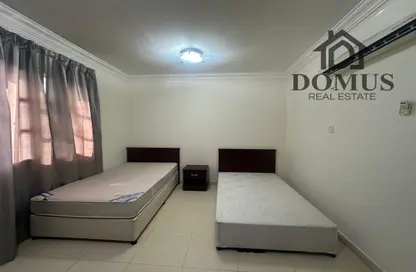 Apartment - 2 Bedrooms - 2 Bathrooms for rent in Thabit Bin Zaid Street - Al Mansoura - Doha