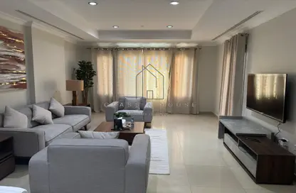 Apartment - 2 Bedrooms - 3 Bathrooms for rent in West Porto Drive - Porto Arabia - The Pearl Island - Doha