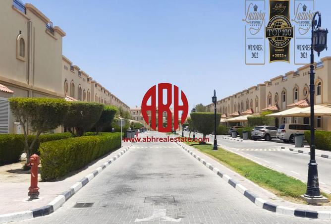 Compound - 5 Bedrooms - 6 Bathrooms for rent in Wholesale Market Street - Abu Hamour - Doha