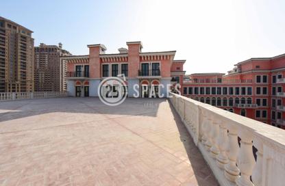 Duplex - 5 Bedrooms - 6 Bathrooms for rent in Carnaval - Qanat Quartier - The Pearl Island - Doha