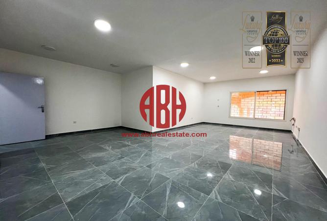 Apartment - 3 Bedrooms - 2 Bathrooms for rent in Madinat Khalifa Building 58 - Madinat Khalifa South - Madinat Khalifa - Doha