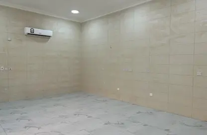 Apartment - 1 Bathroom for rent in Umm Al Seneem Street - Ain Khaled - Doha