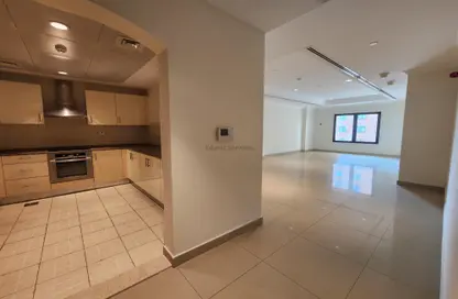 Apartment - 1 Bedroom - 2 Bathrooms for rent in Porto Arabia - The Pearl Island - Doha