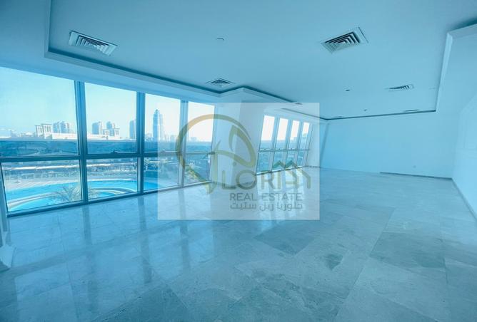 Apartment - 3 Bedrooms - 4 Bathrooms for rent in Zig Zag Tower B - Zig Zag Towers - West Bay - Doha