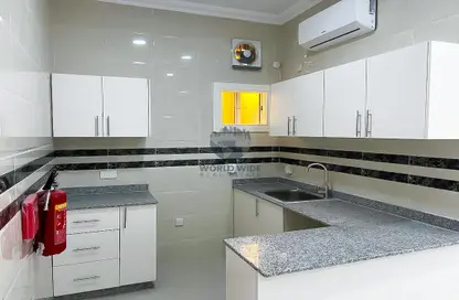 Apartment - 2 Bedrooms - 2 Bathrooms for rent in Al Aziziyah - Al Aziziyah - Doha