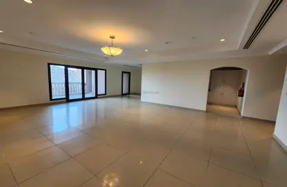 Apartment - 2 Bedrooms - 3 Bathrooms for rent in Porto Arabia - The Pearl Island - Doha