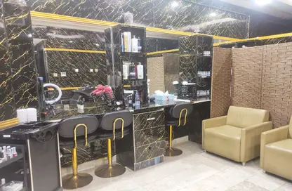 Shop - Studio - 2 Bathrooms for rent in Anas Street - Fereej Bin Mahmoud North - Fereej Bin Mahmoud - Doha