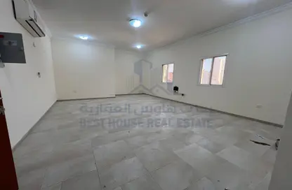 Apartment - 2 Bedrooms - 2 Bathrooms for rent in Al Nasr Street - Al Nasr - Doha