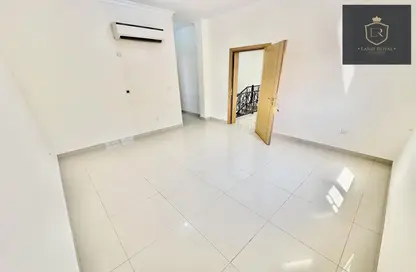 Compound - 6 Bedrooms - 6 Bathrooms for rent in Izghawa - Izghawa - Doha