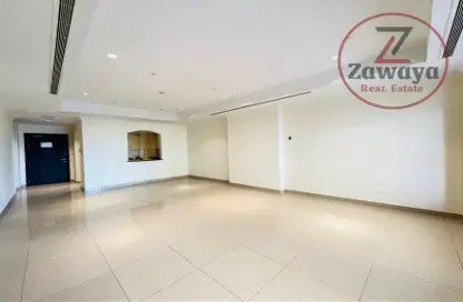 Apartment - 1 Bedroom - 2 Bathrooms for rent in Tower 14 - Porto Arabia - The Pearl Island - Doha