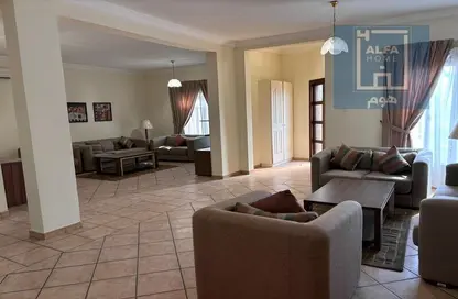 Villa - 3 Bedrooms - 4 Bathrooms for rent in Al Hamraa Street - Al Thumama - Doha