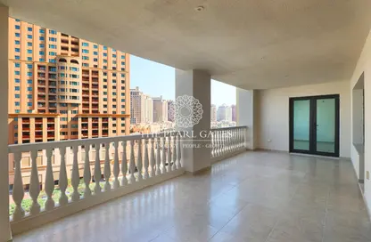 Apartment - 2 Bedrooms - 3 Bathrooms for rent in East Porto Drive - Porto Arabia - The Pearl Island - Doha