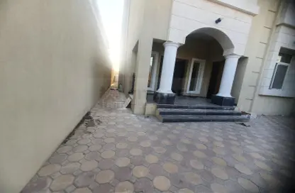 Villa - 6 Bedrooms - 7 Bathrooms for rent in Muraikh - AlMuraikh - Doha