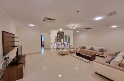 Living Room image for: Apartment - 2 Bedrooms - 2 Bathrooms for rent in Fereej Abdul Aziz - Doha, Image 1