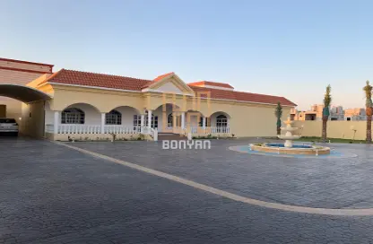 Villa - 5 Bedrooms - 6 Bathrooms for sale in Umm Abirieh - Al Shamal