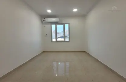 Apartment - 2 Bedrooms - 2 Bathrooms for rent in Al Nasr Street - Al Nasr - Doha