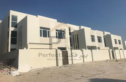 Villa - 5 Bedrooms - 6 Bathrooms for sale in Ain Khaled - Ain Khaled - Doha