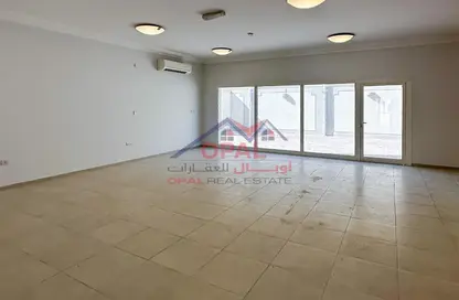 Villa - 5 Bedrooms - 5 Bathrooms for rent in Umm Al Seneem Street - Ain Khaled - Doha