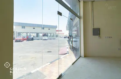 Shop - Studio - 2 Bathrooms for rent in Salwa Road - Al Aziziyah - Doha