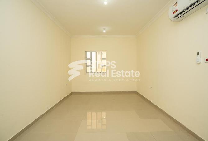 Apartment - 2 Bedrooms - 2 Bathrooms for rent in Al Mansoura - Al Mansoura - Doha