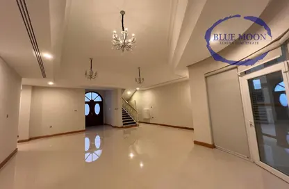 Villa - 4 Bedrooms - 5 Bathrooms for rent in West Bay Villas - West Bay - West Bay - Doha