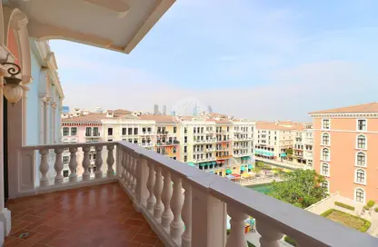 Apartment - 2 Bedrooms - 3 Bathrooms for rent in Carnaval - Qanat Quartier - The Pearl Island - Doha