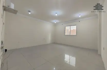 Apartment - 3 Bedrooms - 2 Bathrooms for rent in Fereej Bin Mahmoud - Doha