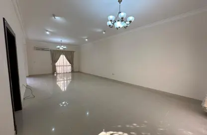 Compound - 4 Bedrooms - 4 Bathrooms for rent in Old Airport Road - Old Airport Road - Doha