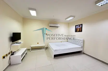 Apartment - 1 Bathroom for rent in Tawar Compound - Al Duhail - Al Duhail - Doha